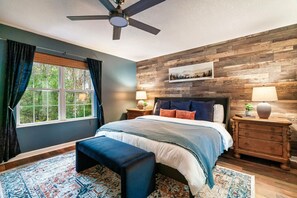5 Schlafzimmer, Schreibtisch, Bügeleisen/Bügelbrett, Reisekinderbett