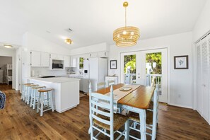 Dining - WELCOME TO DOC'S HOLIDAY! (St. George Island)