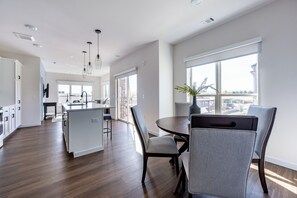 In-room dining - Landing Apartments Prescott Valley (Prescott Valley)