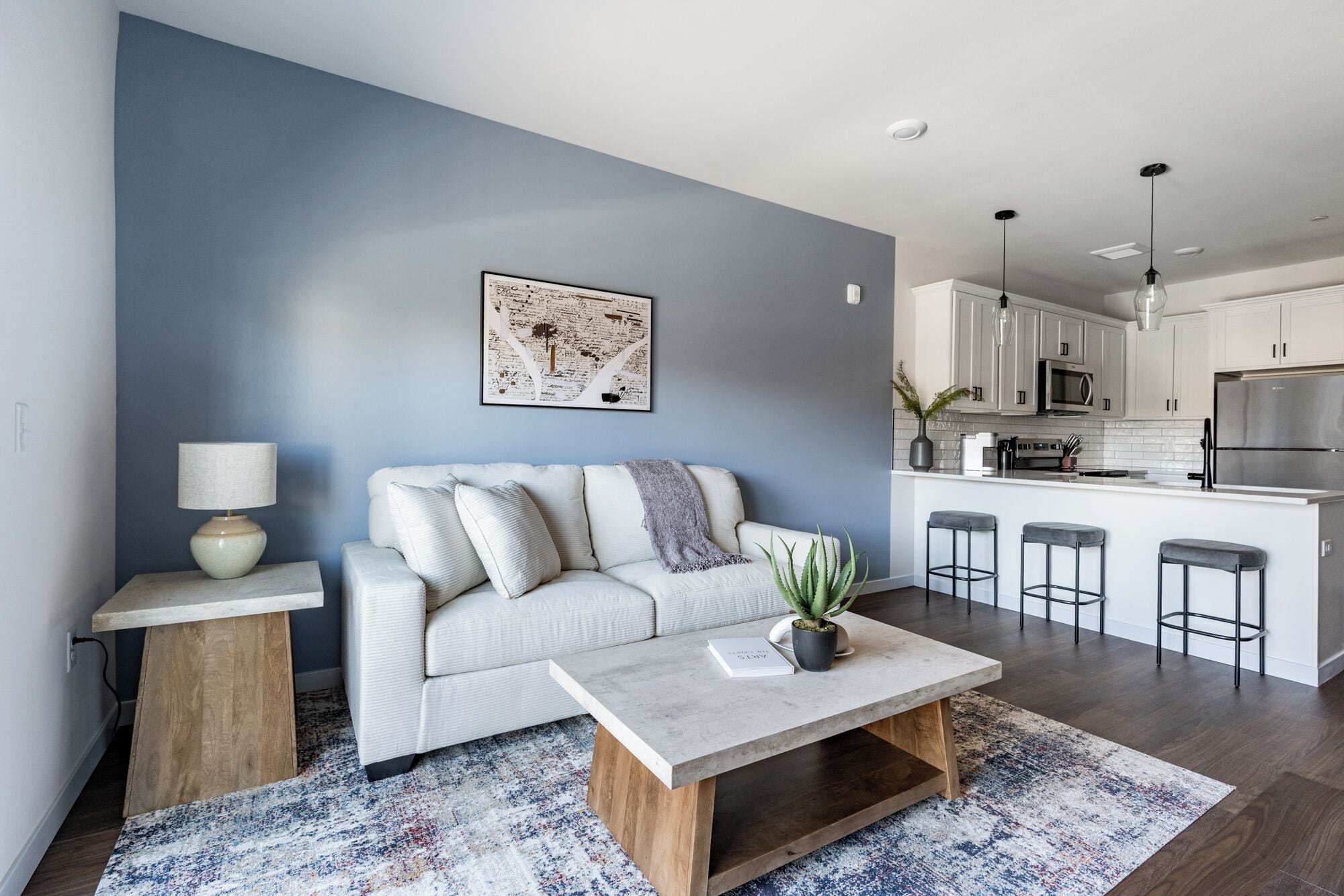 Apartamento (1 Bedroom) | Área de estar | TV 50 polegadas com canais digitais