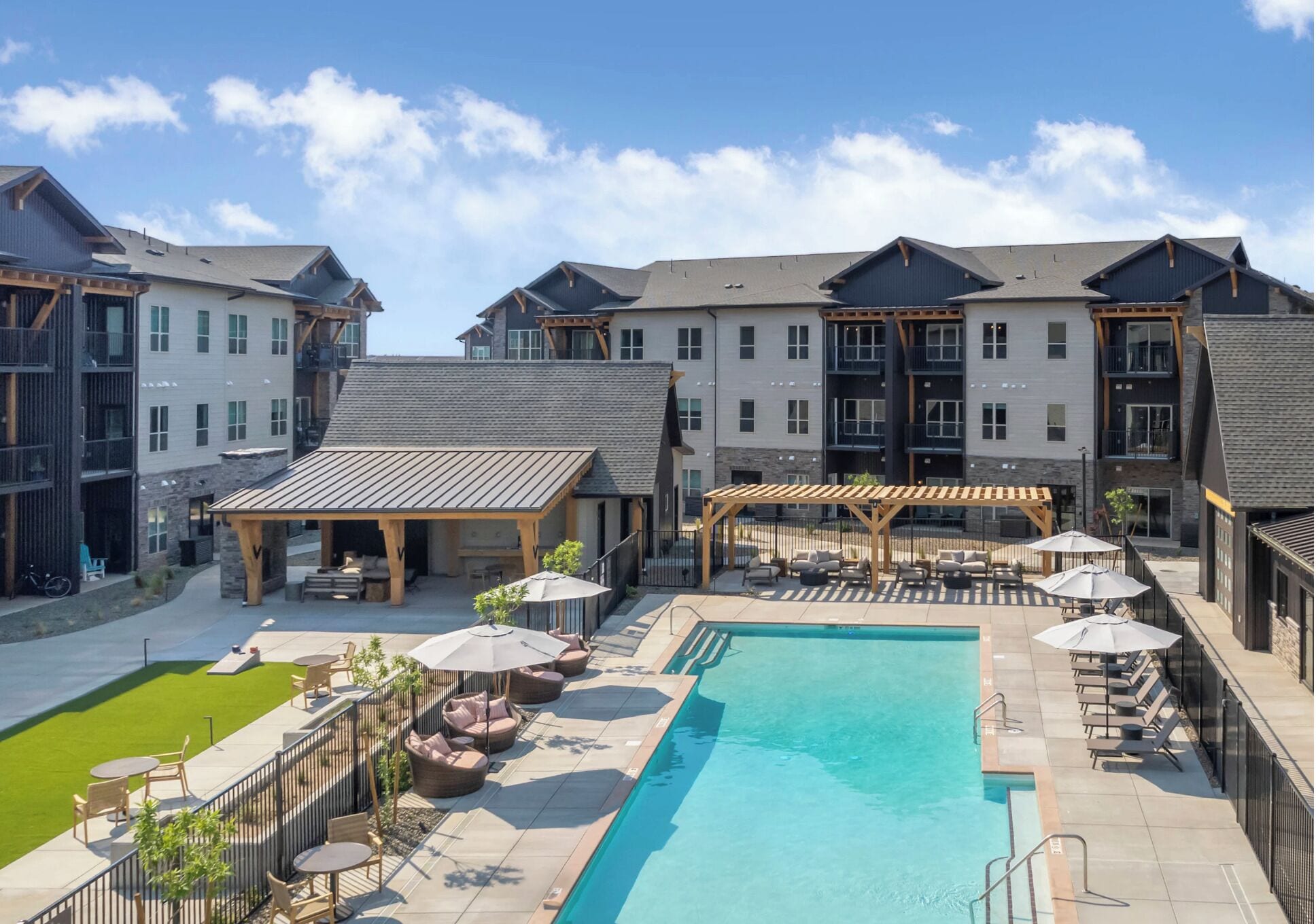 Outdoor pool, sun loungers