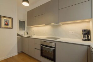 Fridge, oven, stovetop