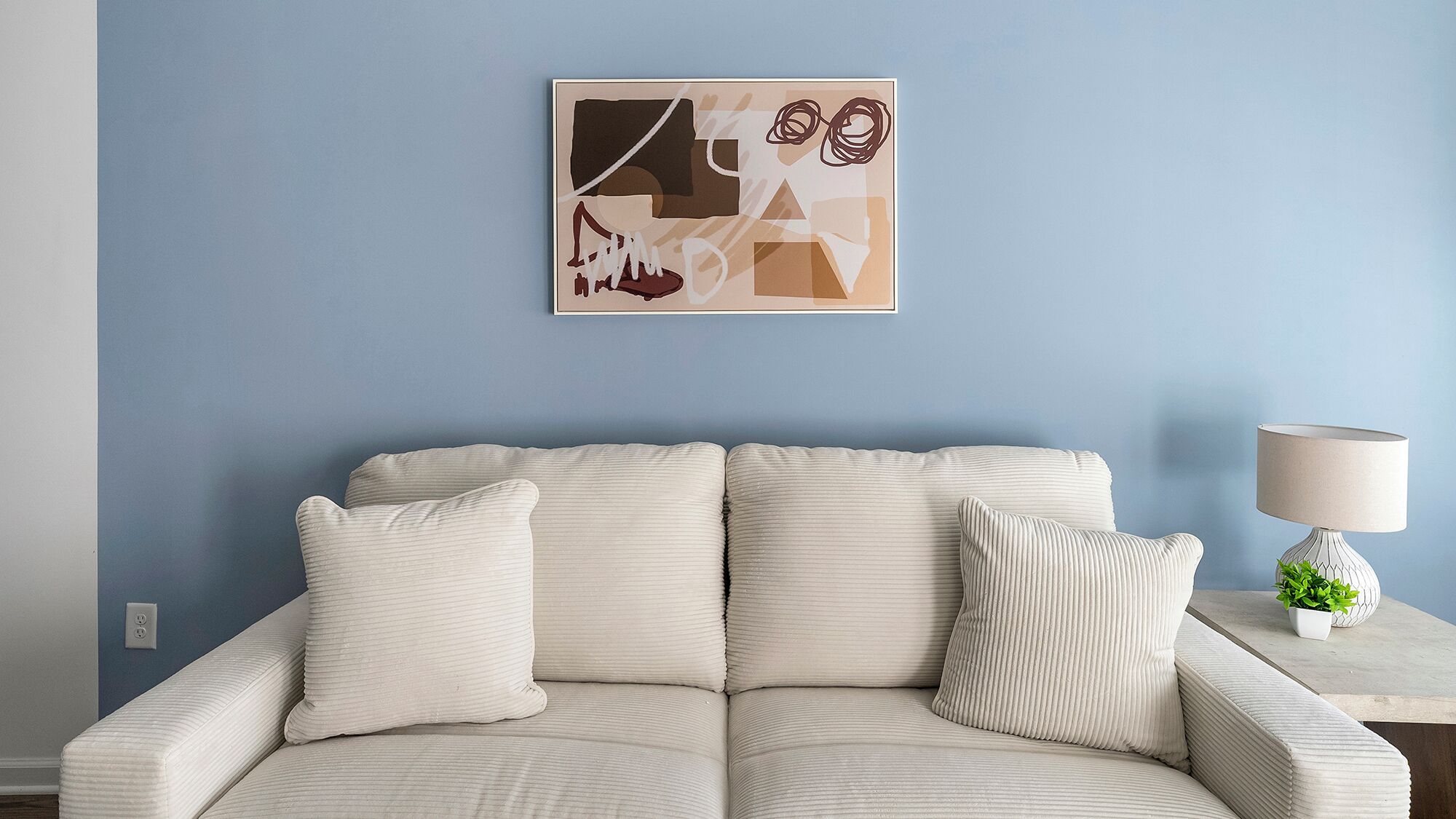 Appartement (1 Bedroom) | Woonruimte | Een 50-inch televisie met digitale zenders