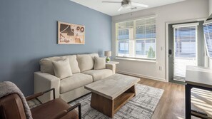 Living area - Landing Apartments Birmingham - Sand Ridge (Birmingham)