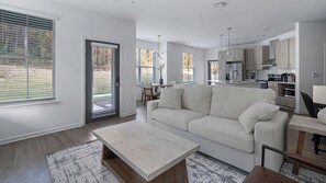 Living area - Landing Apartments Birmingham - Sand Ridge (Birmingham)