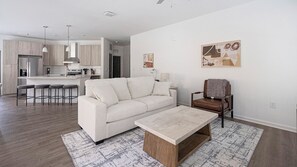 Living area - Landing Apartments Birmingham - Sand Ridge (Birmingham)