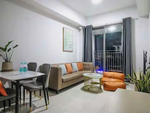 In-room dining - Sai Gon Airport Luxeasy Botanica Premier (Ho Chi Minh City)