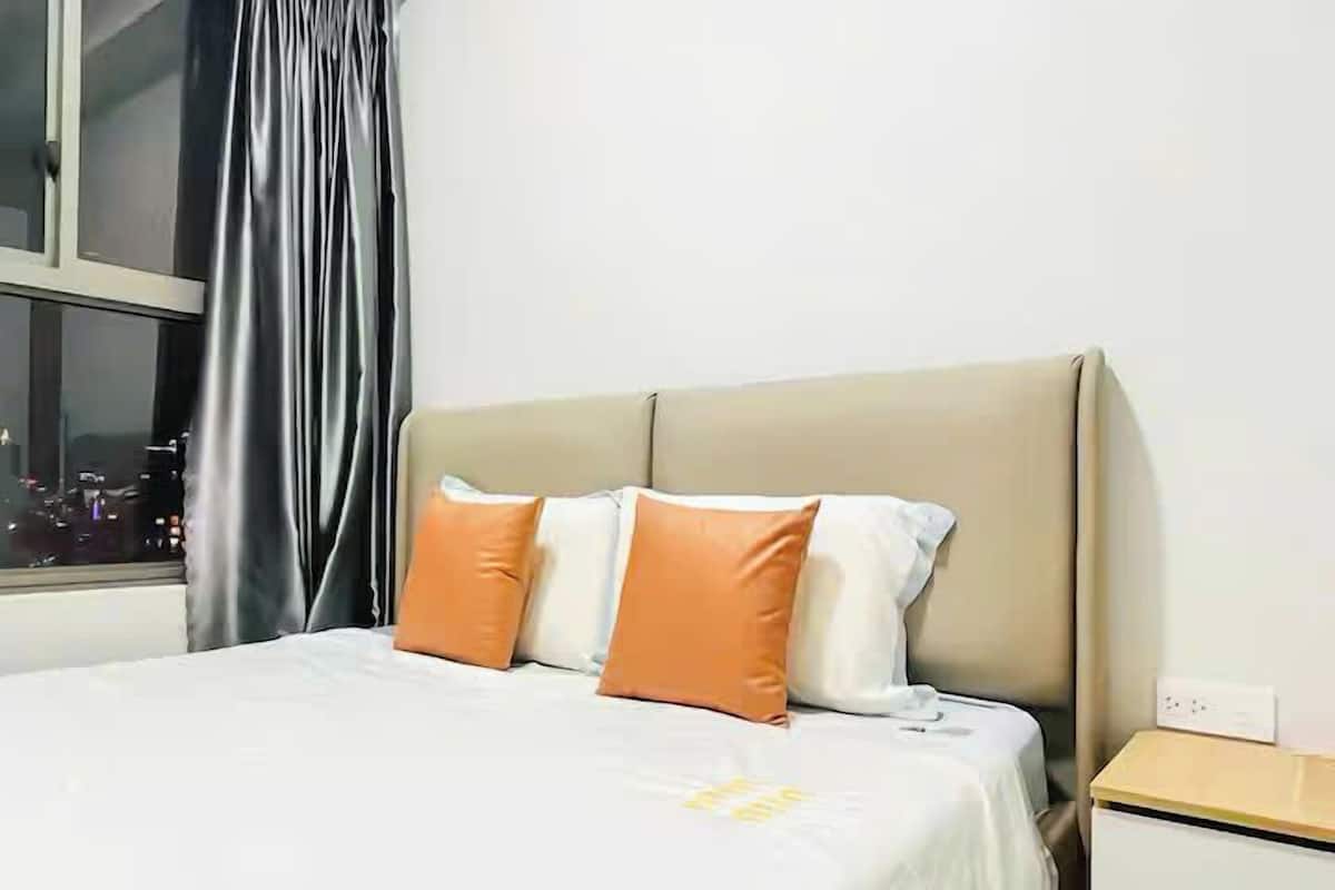 Presidential Suite, 2 Bedrooms, Club lounge access, City View | Egyptian cotton sheets, premium bedding, down duvets