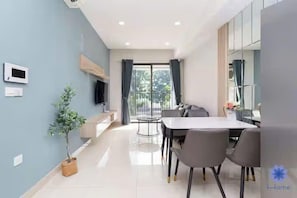 Family Suite, 3 Bedrooms, Club Lounge Access, City View | Egyptian cotton sheets, premium bedding, down comforters - Sai Gon Airport Luxeasy Botanica Premier (Ho Chi Minh City)