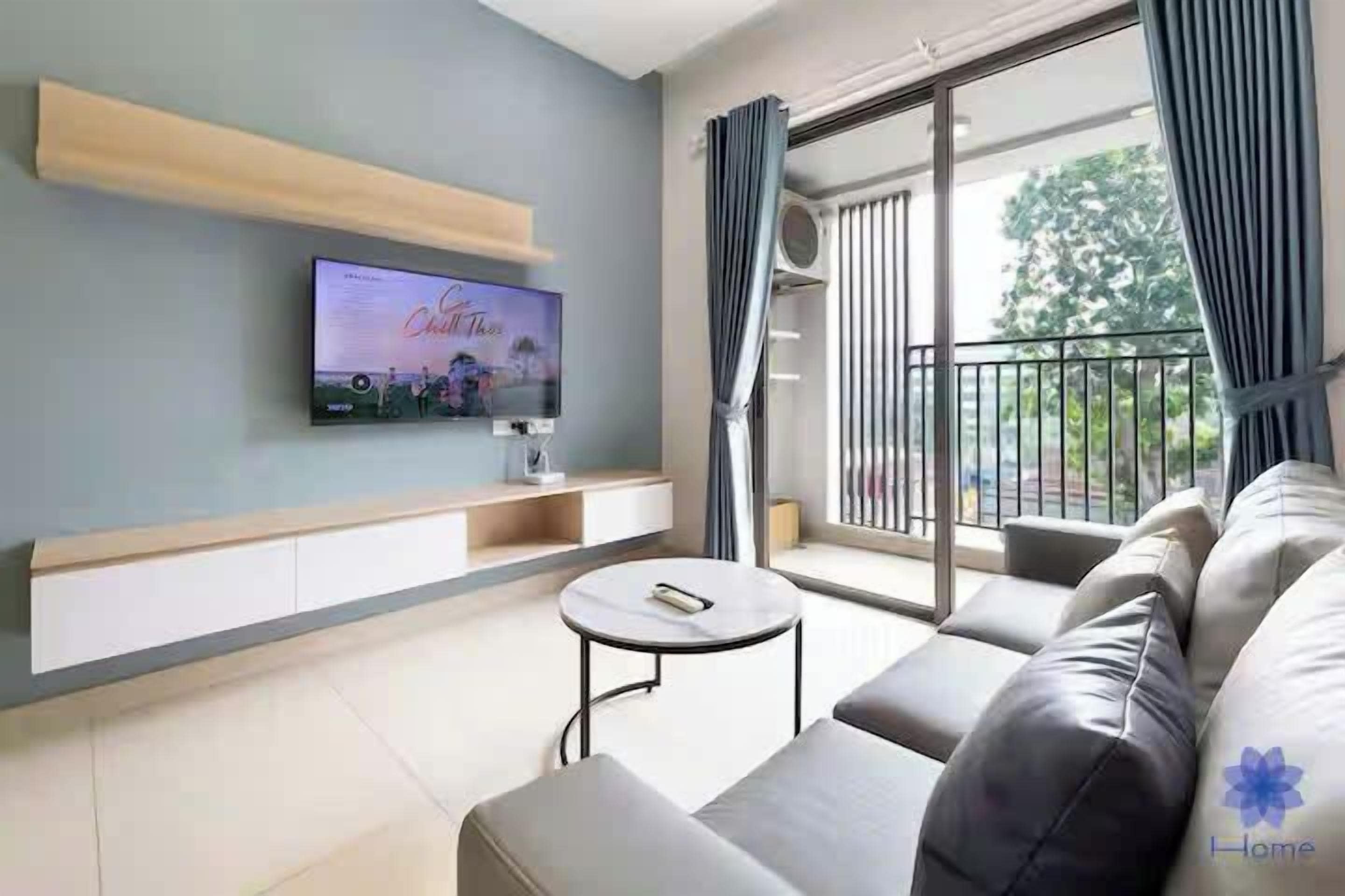 家庭套房, 3 間臥室, 可使用俱樂部酒廊, 城市景觀 | 起居區 | 65-吋智慧型電視、有線頻道、壁爐、Netflix