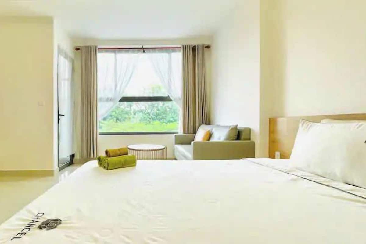 Royal Suite, 1 Bedroom, Club lounge access, City View | Egyptian cotton sheets, premium bedding, down duvets