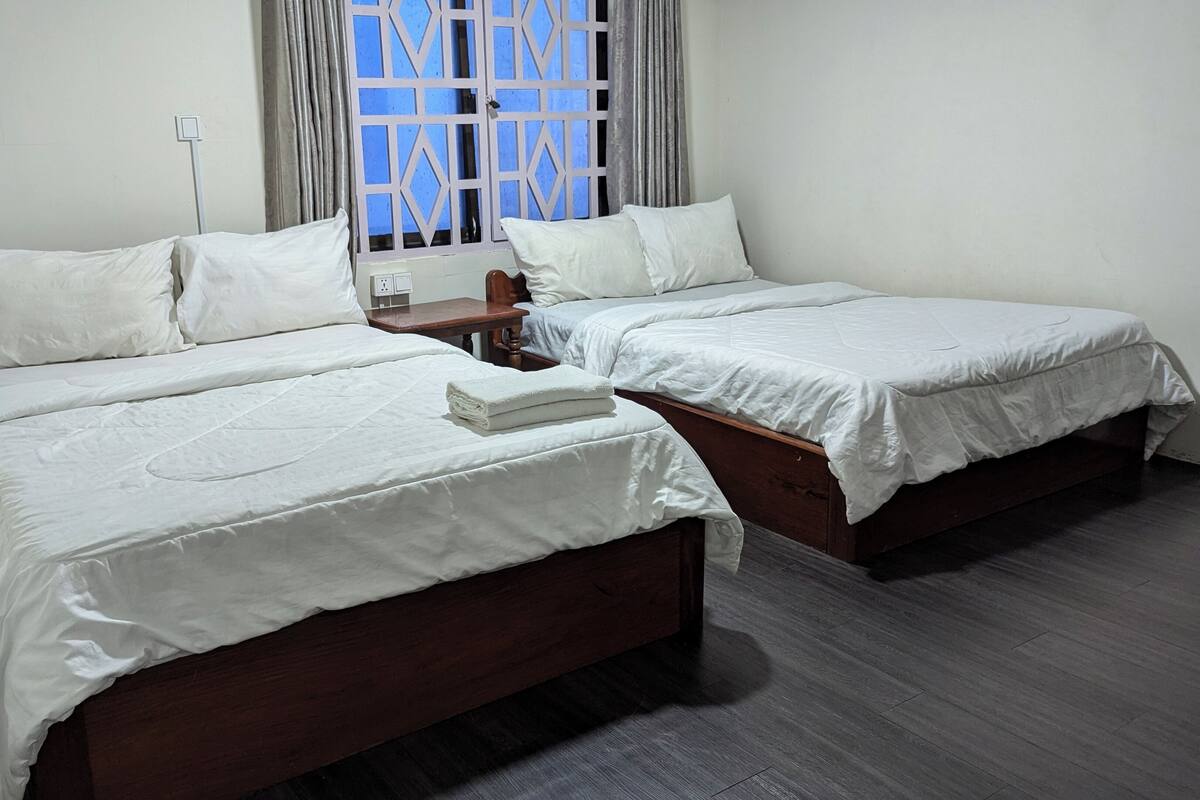 Habitación estándar con 2 camas individuales | Wifi gratis y acceso para silla de ruedas