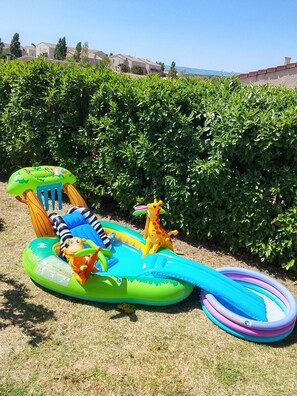 Children’s area - A stone's throw from the medieval town, pretty house ideal for families (Carcassonne)