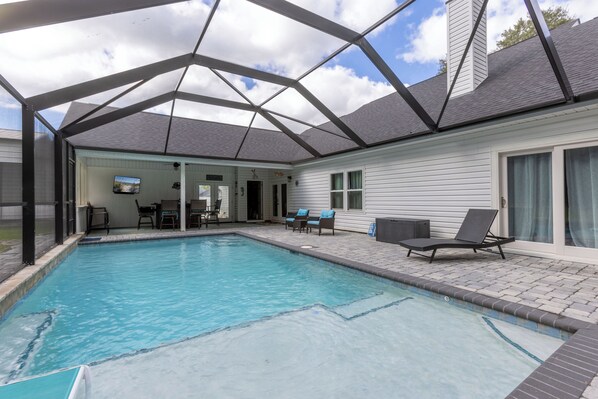 A heated pool - "Southern Charm"- *Heated Pool, Close To OWA, Sports Plex, Tanger, & Beach! (Foley)