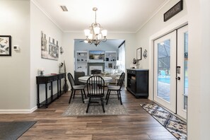 Dining - "Southern Charm"- *Heated Pool, Close To OWA, Sports Plex, Tanger, & Beach! (Foley)