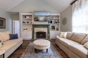 Smart TV, DVD player - "Southern Charm"- *Heated Pool, Close To OWA, Sports Plex, Tanger, & Beach! (Foley)