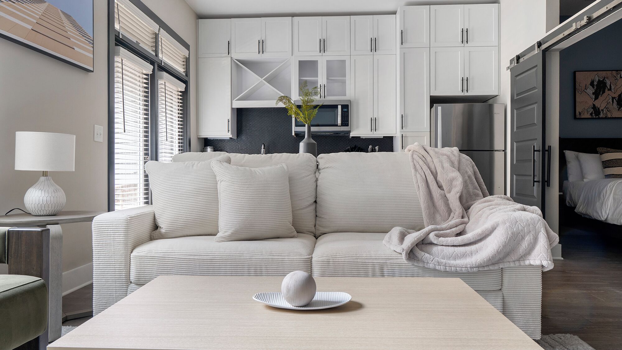 Apart Daire (1 Bedroom) | Oturma odası | Dijital TV kanalları bulunan 50 inç televizyon 