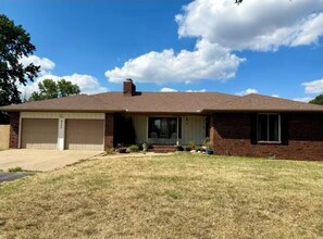 Exterior - Large family friendly country home (Monett)