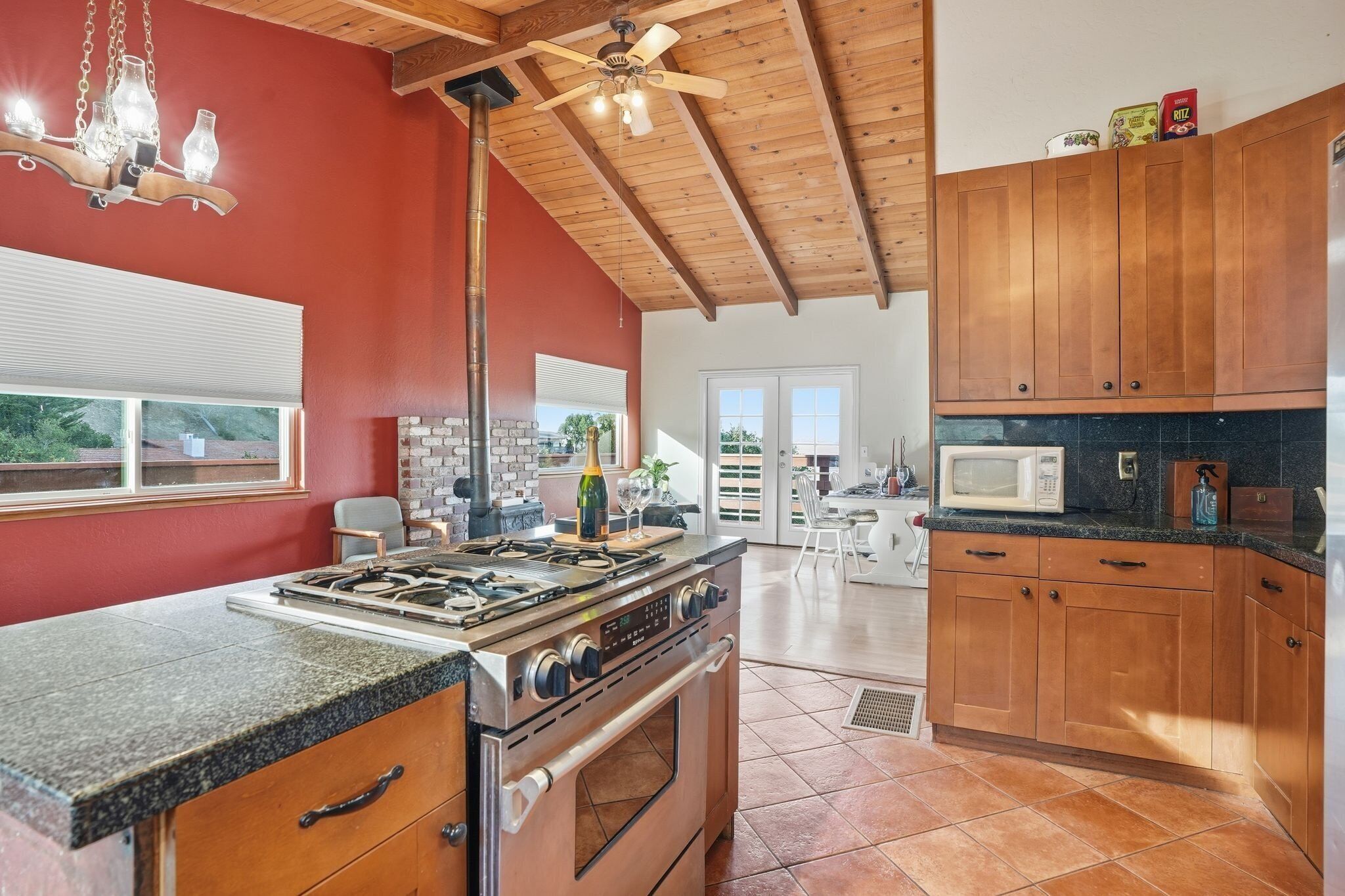 House, 3 Bedrooms | Private kitchen | Fridge, oven, coffee/tea maker, toaster