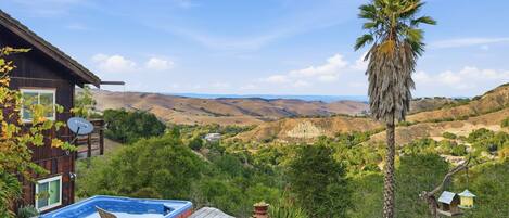 House, 3 Bedrooms | Outdoor spa tub