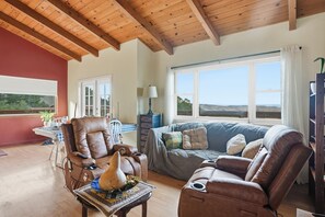 Casa, 3 quartos | Área de estar | Smart TV, serviços de streaming