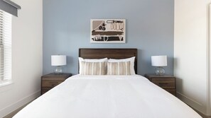 Apartment (1 Bedroom) | 1 bedroom, individually decorated, individually furnished, desk - Landing Apartments - Leander (Leander)