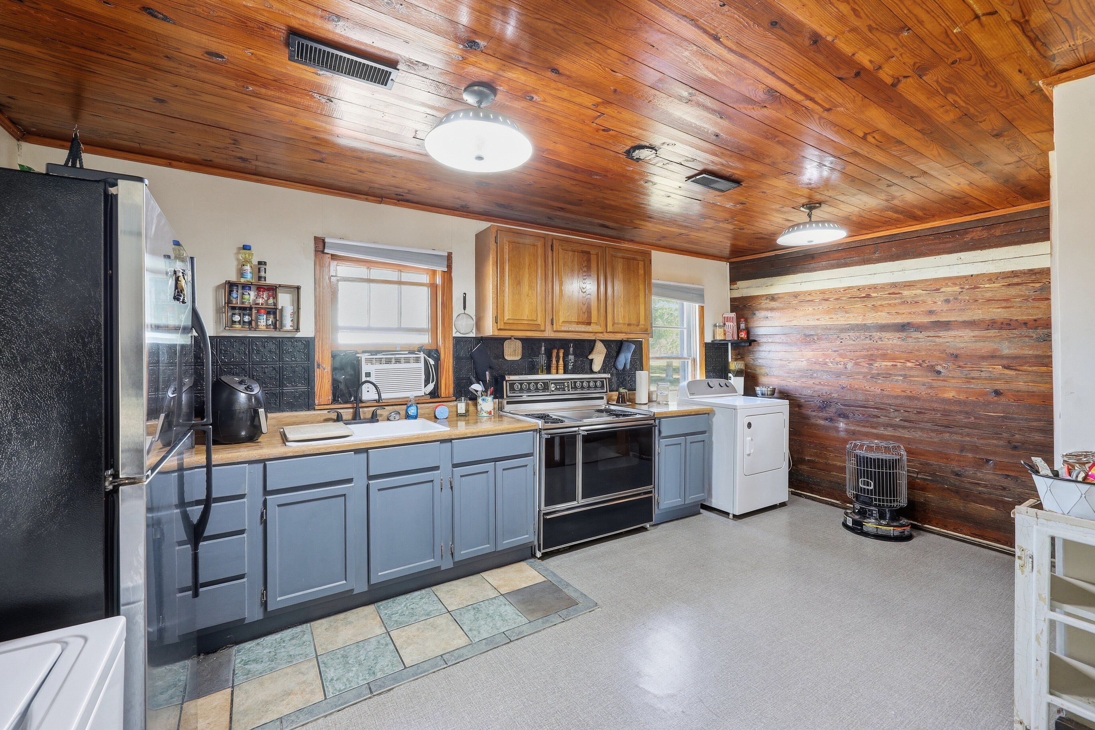 House, 2 Bedrooms | Private kitchen | Fridge, oven, coffee/tea maker, toaster