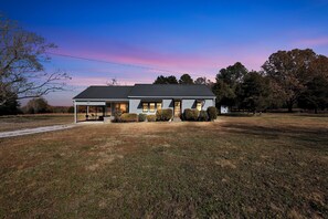 House, 2 Bedrooms | Exterior