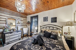 House, 2 Bedrooms | 2 bedrooms, laptop workspace, iron/ironing board, cribs/infant beds