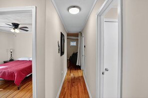 4 quartos, espaço de trabalho para notebook, Wi-Fi de cortesia