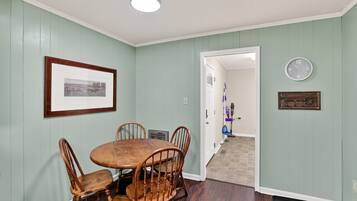 House, 4 Bedrooms | Dining