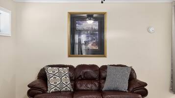 House, 4 Bedrooms | Interior