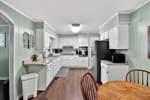 House, 4 Bedrooms | Private kitchen - The Decoy Den Perfect For Hunters & Anglers 4 Bedroom Home (Tiptonville)