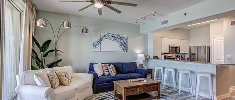 Condo, 2 habitaciones | Área de sala de estar | Smart TV