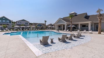 Outdoor pool, free cabanas