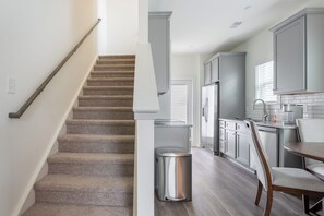 Apartment (3 Bedrooms) | Dining room - Landing Apartments - Port Wentworth (Port Wentworth)