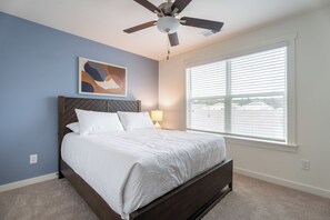Apartment (3 Bedrooms) | 1 bedroom, individually decorated, individually furnished, desk - Landing Apartments - Port Wentworth (Port Wentworth)