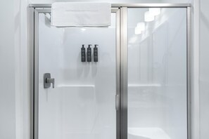 LÀgenhet (2 Bedrooms) | Badrum | Gratis toalettartiklar, hÄrtork, handdukar och tvÄl