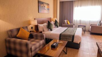 Luxury Studio | In-room safe, iron/ironing board, free WiFi