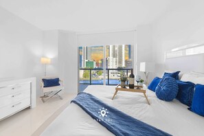 3 bedrooms, desk, iron/ironing board, travel cot - Apt w/ Private Balcony + Incredible Pool (Hallandale Beach)
