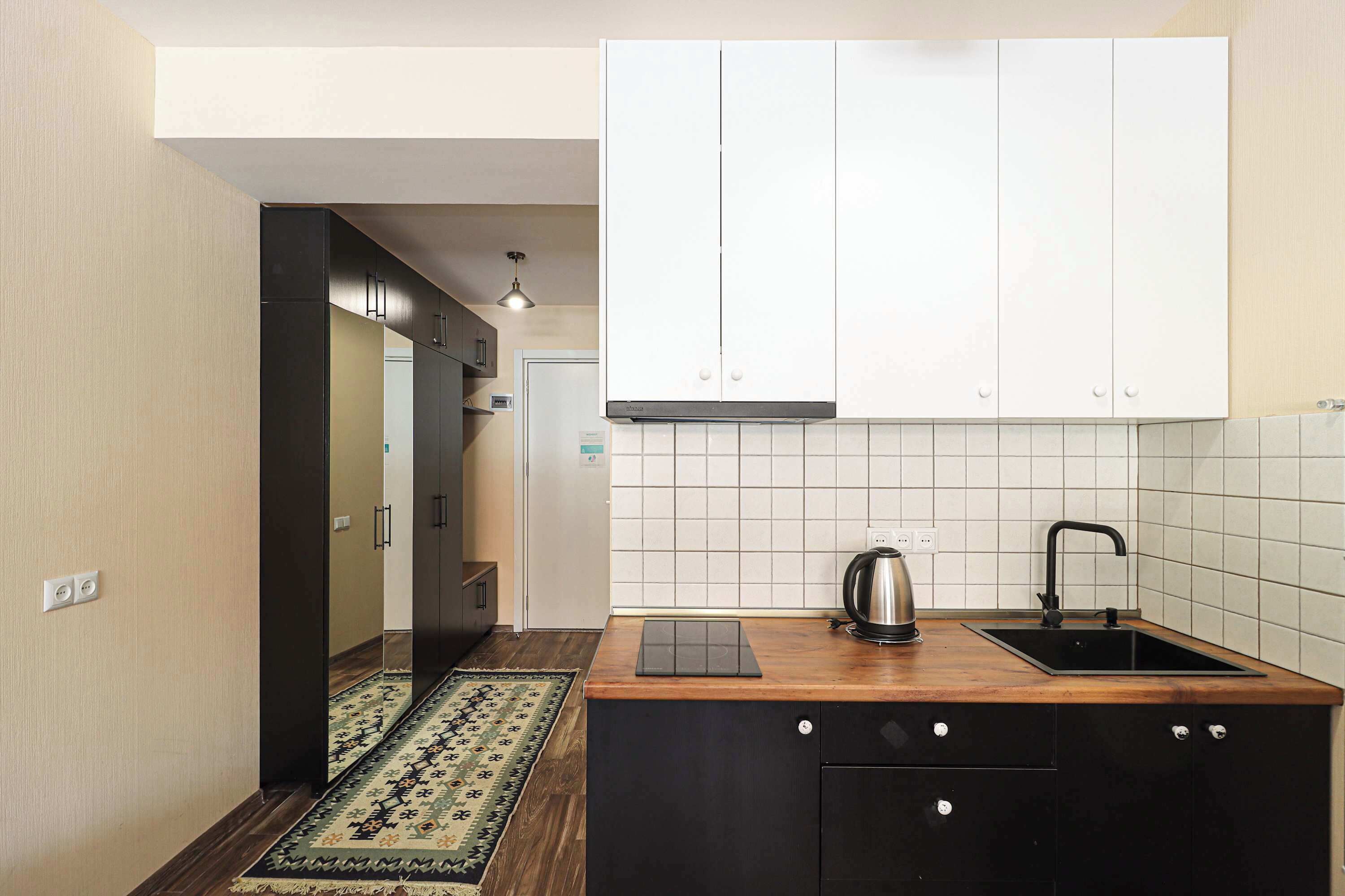 Refrigerador, placa de cocina, utensilios de cocina