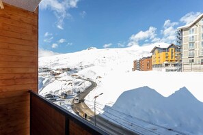 Property grounds - Modern Studio Near Ski Lifts – by Wehost (Gudauri)