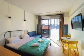 Tabla de planchar con plancha, wifi y ropa de cama 