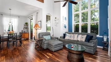 Condo, 2 Bedrooms | Living area