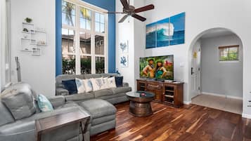 Condo, 2 Bedrooms | Living area