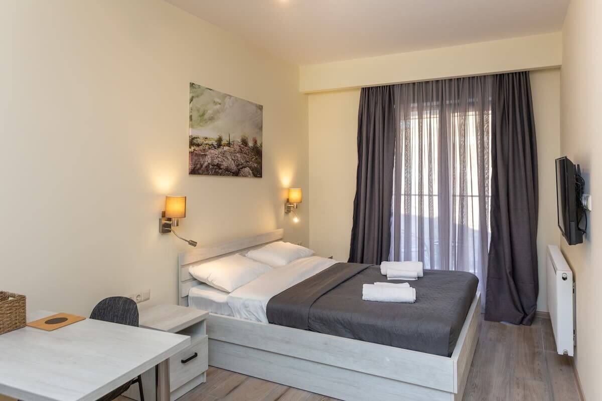 Escrivaninha, ferros/tábuas de passar roupa, Wi-Fi, roupa de cama