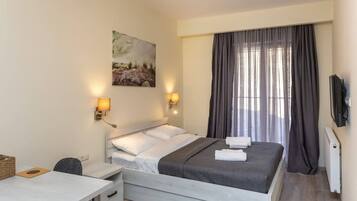 Escrivaninha, ferros/tábuas de passar roupa, Wi-Fi, roupa de cama