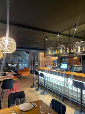 Bar (on property) - Marshall Gudauri Stylish Apartment - By Wehost (Gudauri)