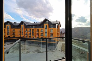 Interior - Cozy Modern Studio in New Gudauri F2 - by Wehost (Gudauri)