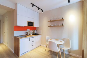 Fridge, microwave, stovetop, electric kettle - Cozy Modern Studio in New Gudauri F2 - by Wehost (Gudauri)